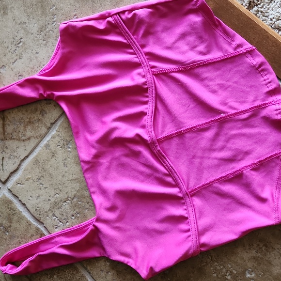 Bundle of 2 tank silky tank tops size womans  small - Picture 5 of 8